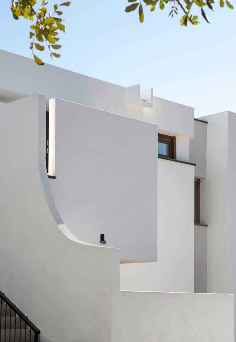 Replicar la arquitectura moderna: 4 viviendas de A. Bonet en el poblado Hifrensa